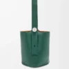 Bolso cubo Pebble grande en piel de becerro granulada flexible Evergreen