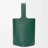 Bolso cubo Pebble grande en piel de becerro granulada flexible Evergreen
