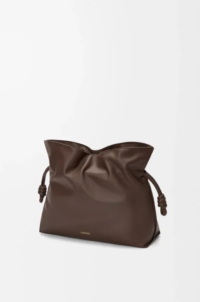 Bolso de mano Flamenco grande en piel de becerro napa Chocolate Bolso de mano Flamenco grande en piel de becerro napa Chocolate