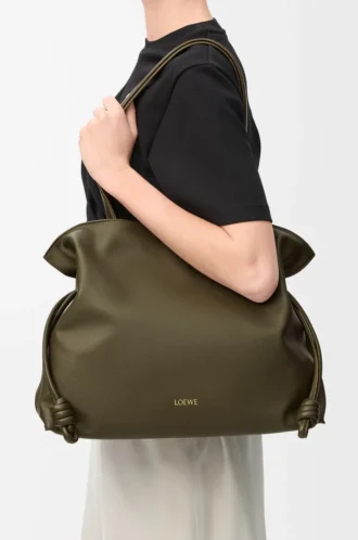 Bolso de mano Flamenco grande en piel de becerro napa Dark Khaki