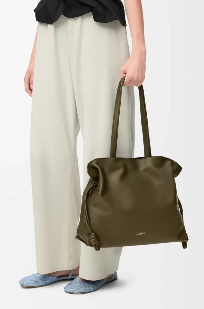 Bolso de mano Flamenco grande en piel de becerro napa Dark Khaki