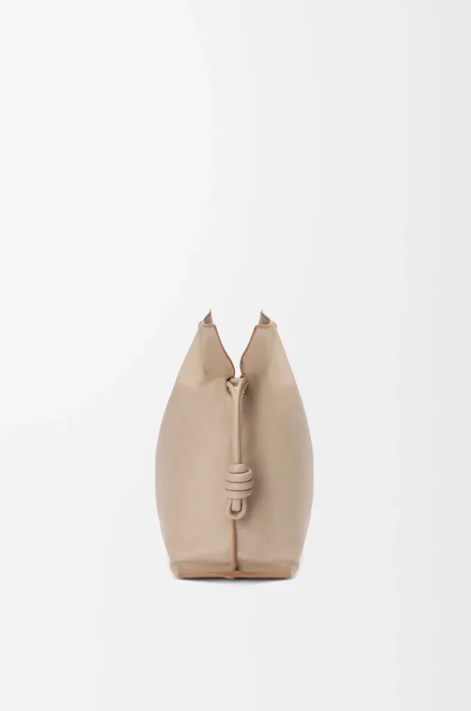 Bolso de mano Flamenco grande en piel de becerro napa Sand Bolso de mano Flamenco grande en piel de becerro napa Sand