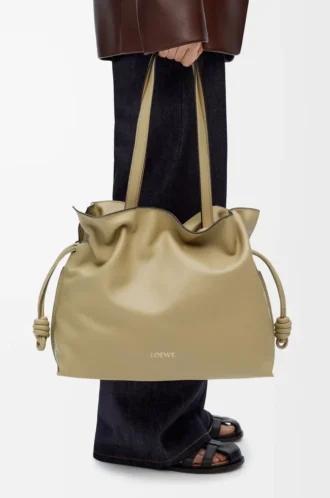 Bolso de mano Flamenco grande en piel de becerro napa verde arcilla