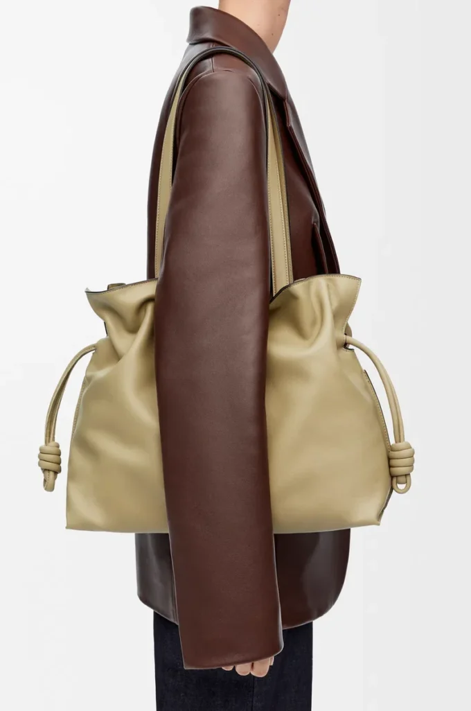 Bolso de mano Flamenco grande en piel de becerro napa verde arcilla Bolso de mano Flamenco grande en piel de becerro napa verde arcilla