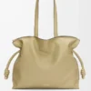 Bolso de mano Flamenco grande en piel de becerro napa verde arcilla Bolso de mano Flamenco grande en piel de becerro napa verde arcilla