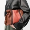 Bolso de mano Flamenco Landscape mediano en piel de becerro napa Pecan/Parrot Pink