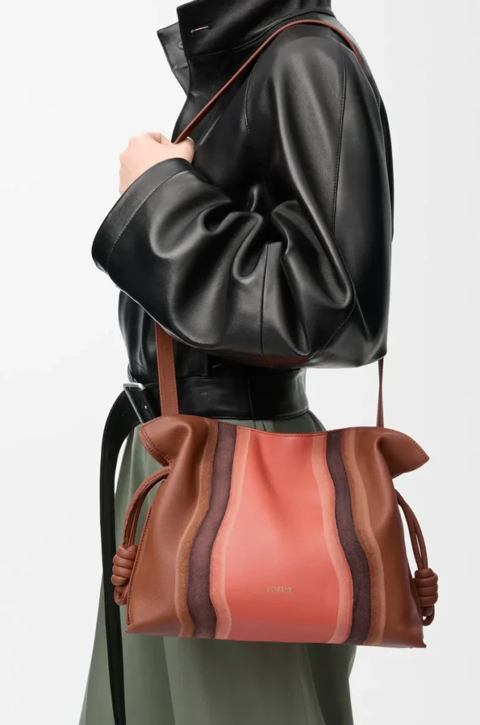 Bolso de mano Flamenco Landscape mediano en piel de becerro napa Pecan/Parrot Pink