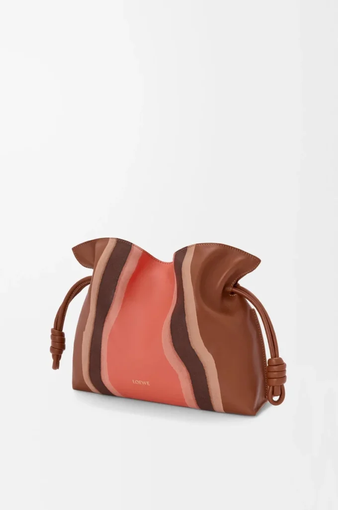 Bolso de mano Flamenco Landscape mediano en piel de becerro napa Pecan/Parrot Pink