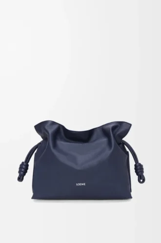 Bolso de mano Flamenco mediano en piel de becerro napa azul abismo