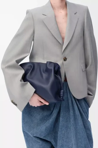 Bolso de mano Flamenco mediano en piel de becerro napa azul abismo