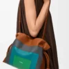 Bolso de mano Flamenco mediano en piel de becerro napa Caramel/Bright Green