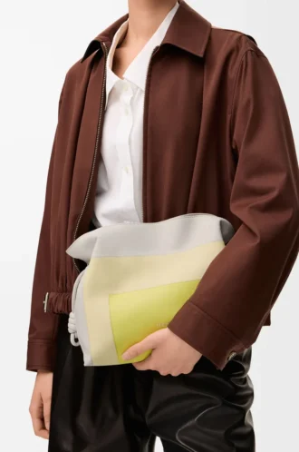 Bolso de mano Flamenco mediano en piel de becerro napa Gris pálido/Citrino claro