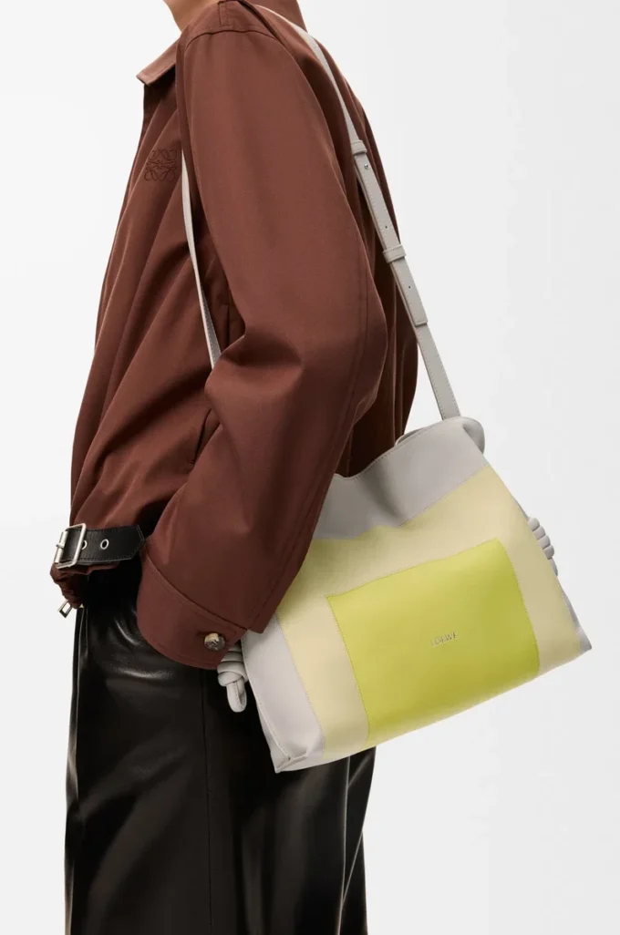 Bolso de mano Flamenco mediano en piel de becerro napa Gris pálido/Citrino claro