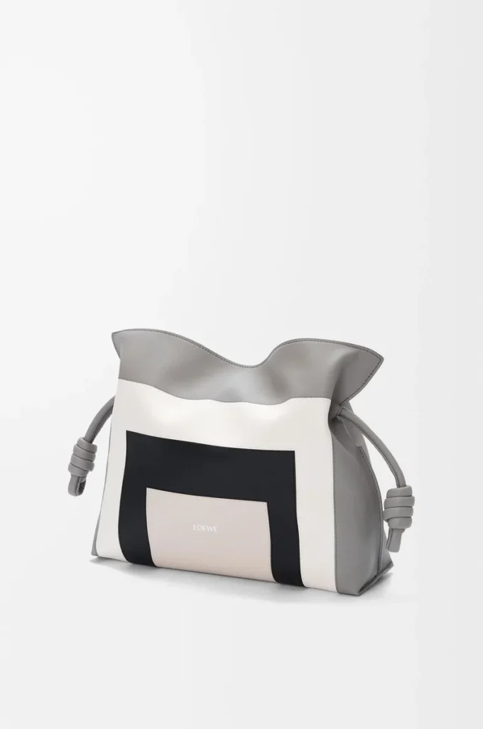 Bolso de mano Flamenco mediano en piel de becerro napa gris/rosa claro Bolso de mano Flamenco mediano en piel de becerro napa gris/rosa claro