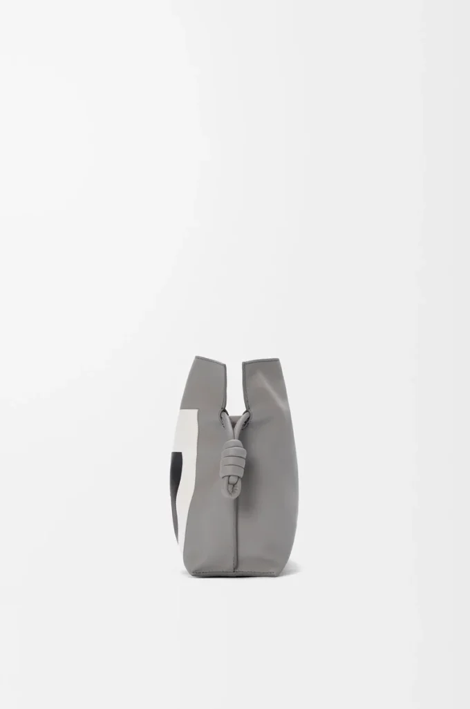 Bolso de mano Flamenco mediano en piel de becerro napa gris/rosa claro Bolso de mano Flamenco mediano en piel de becerro napa gris/rosa claro