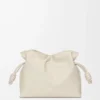 Bolso de mano Flamenco mediano en piel de becerro napa Sea Salt