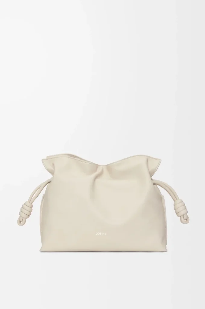 Bolso de mano Flamenco mediano en piel de becerro napa Sea Salt