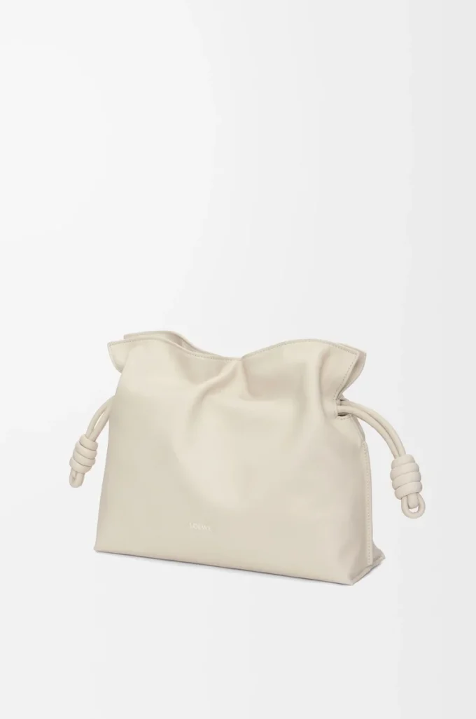 Bolso de mano Flamenco mediano en piel de becerro napa Sea Salt