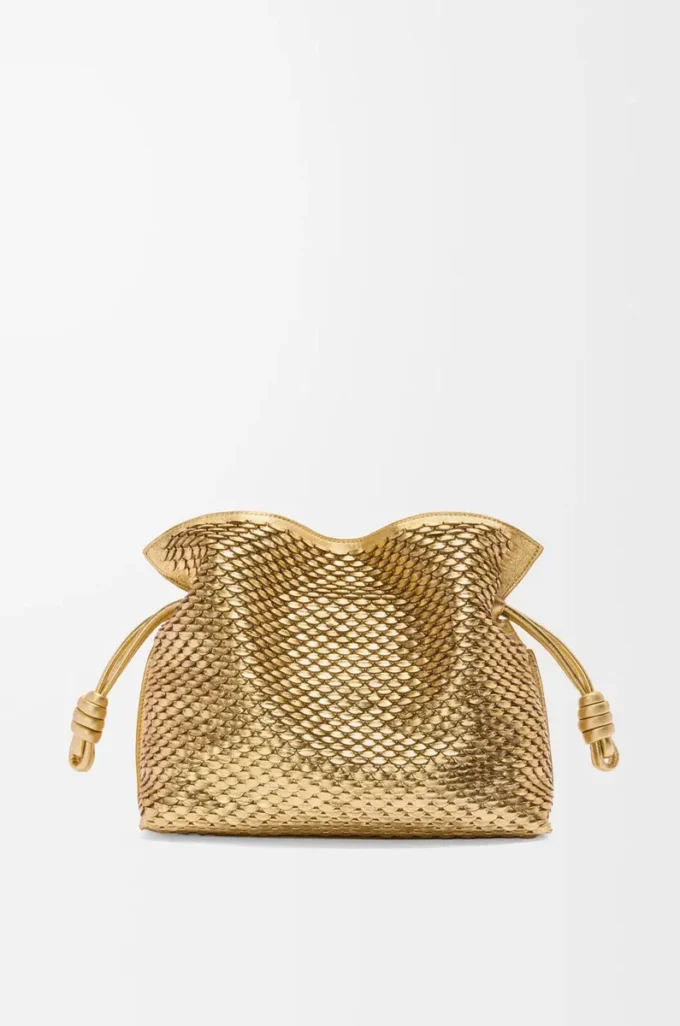 Bolso de mano Flamenco mediano en piel de cordero laminada Gold Bolso de mano Flamenco mediano en piel de cordero laminada Gold