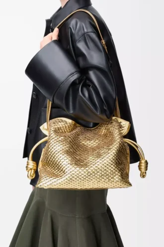 Bolso de mano Flamenco mediano en piel de cordero laminada Gold