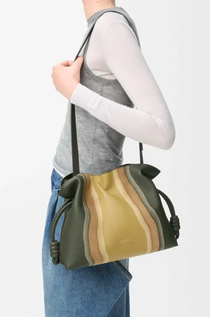 Bolso de mano Flamenco mediano Landscape en piel de becerro napa Bottle Green/Ochre Bolso de mano Flamenco mediano Landscape en piel de becerro napa Bottle Green/Ochre