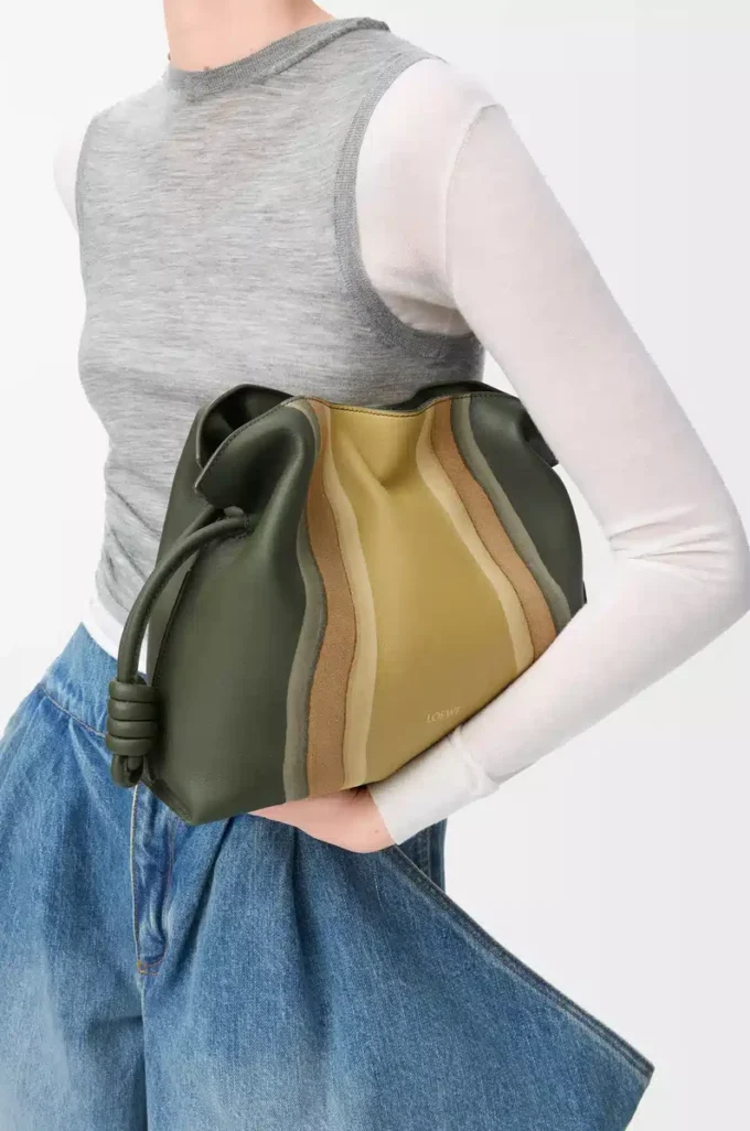 Bolso de mano Flamenco mediano Landscape en piel de becerro napa Bottle Green/Ochre Bolso de mano Flamenco mediano Landscape en piel de becerro napa Bottle Green/Ochre