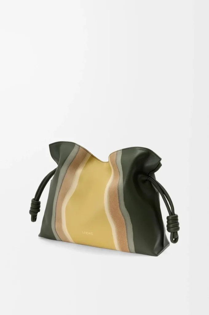 Bolso de mano Flamenco mediano Landscape en piel de becerro napa Bottle Green/Ochre Bolso de mano Flamenco mediano Landscape en piel de becerro napa Bottle Green/Ochre