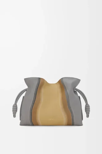 Bolso de mano Flamenco mediano Landscape en piel de becerro napa Sparkling Grey/Butter