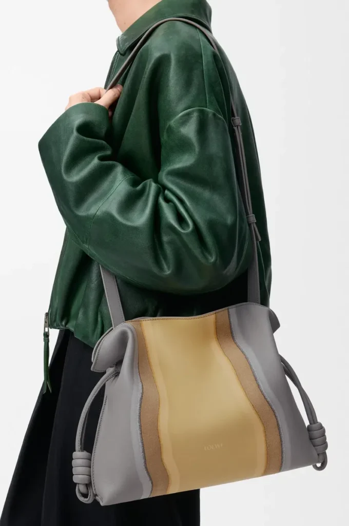 Bolso de mano Flamenco mediano Landscape en piel de becerro napa Sparkling Grey/Butter