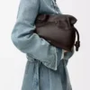 Bolso de mano Flamenco mediano Panta en piel de becerro brillante marrón vintage Bolso de mano Flamenco mediano Panta en piel de becerro brillante marrón vintage
