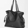 Bolso de mano XL Flamenco en piel de becerro napa negra