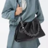 Bolso Flamenco grande en piel de becerro de grano fino color negro Bolso Flamenco grande en piel de becerro de grano fino color negro