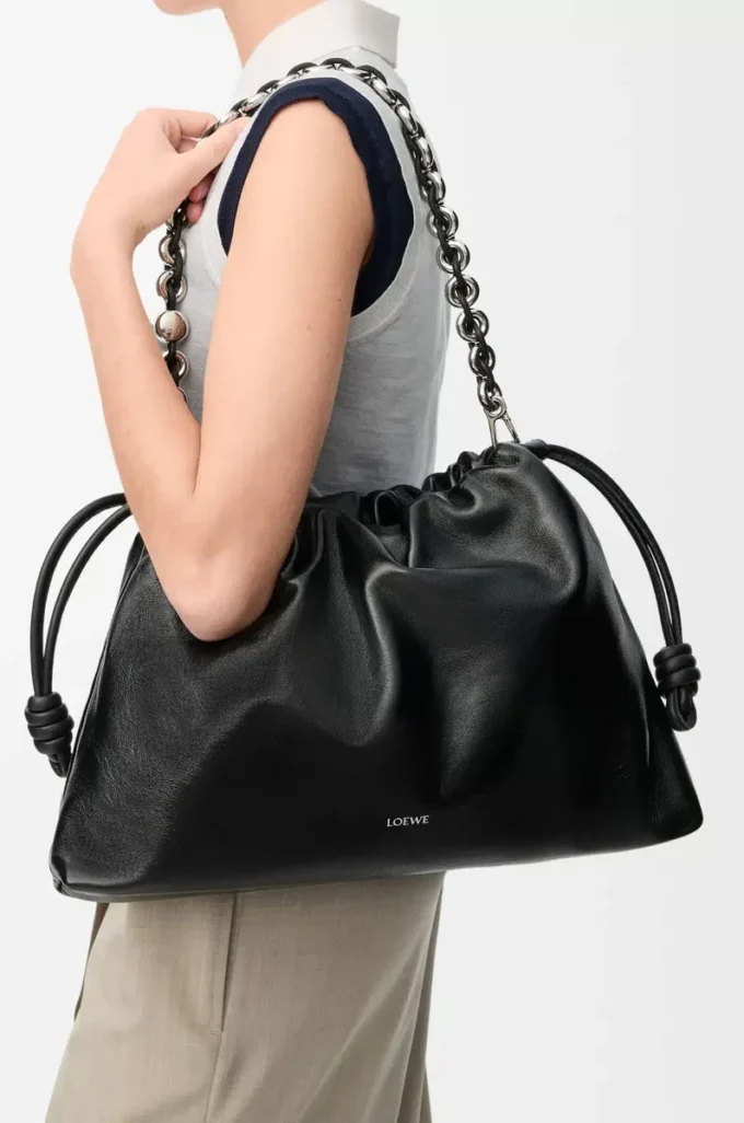 Bolso Flamenco grande en piel de cordero napa charolada Negro Bolso Flamenco grande en piel de cordero napa charolada Negro