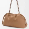 Bolso Flamenco grande en suave piel de cordero napa color moca.