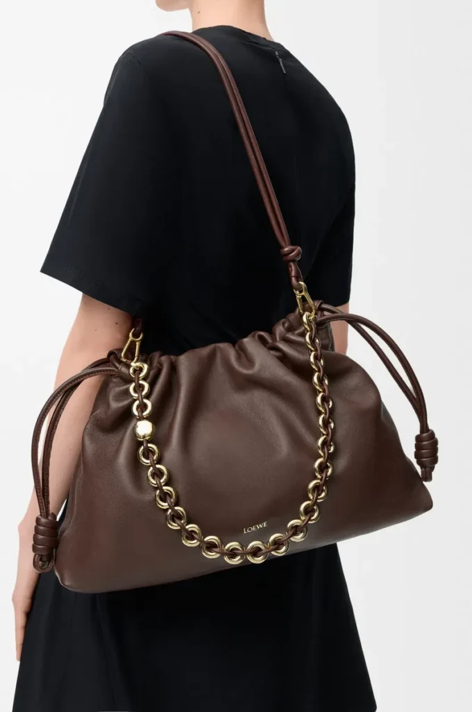 Bolso Flamenco grande en suave piel de cordero napa Marrón oscuro