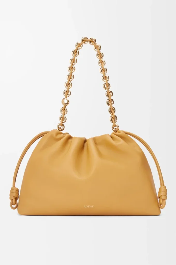 Bolso Flamenco grande en suave piel de cordero napa Sahara Bolso Flamenco grande en suave piel de cordero napa Sahara