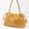 Bolso Flamenco grande en suave piel de cordero napa Sahara Bolso Flamenco grande en suave piel de cordero napa Sahara