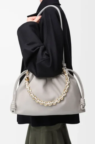 Bolso Flamenco grande en suave piel de cordero napa Shell Grey