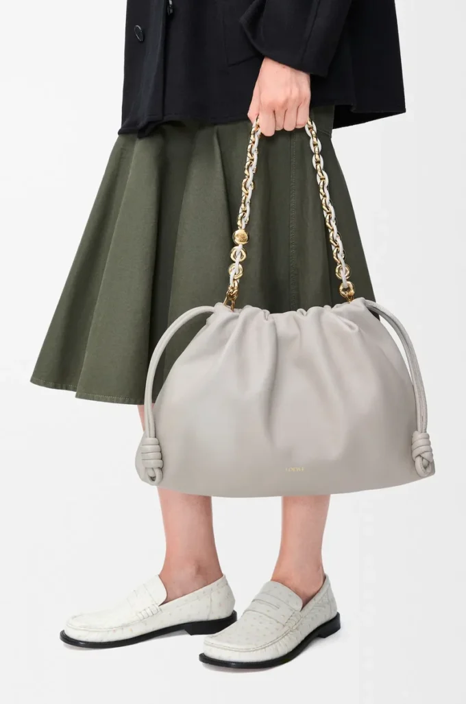 Bolso Flamenco grande en suave piel de cordero napa Shell Grey Bolso Flamenco grande en suave piel de cordero napa Shell Grey