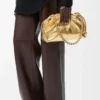 Bolso Flamenco mediano en piel de cordero laminada dorada