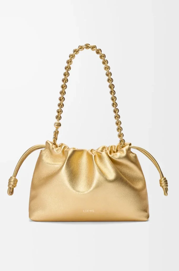 Bolso Flamenco mediano en piel de cordero laminada dorada