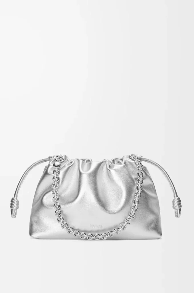 Bolso Flamenco mediano en piel de cordero laminada Plata Bolso Flamenco mediano en piel de cordero laminada Plata