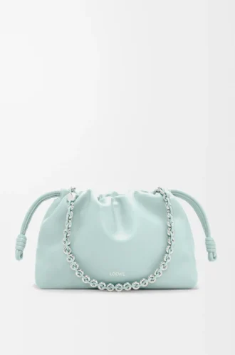 Bolso Flamenco mediano en piel de cordero napa suave color azul hielo