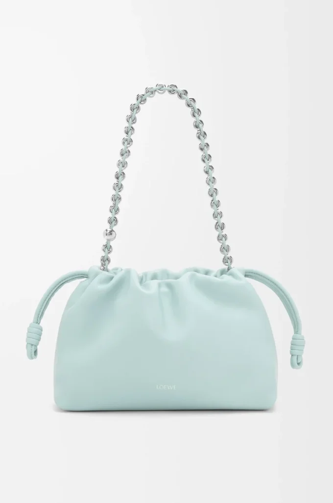 Bolso Flamenco mediano en piel de cordero napa suave color azul hielo Bolso Flamenco mediano en piel de cordero napa suave color azul hielo