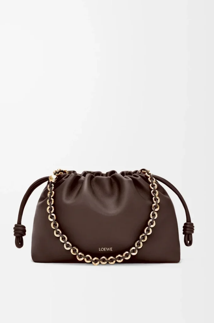 Bolso Flamenco mediano en piel de cordero napa suave color castaño oscuro