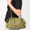 Bolso Flamenco mediano en piel de cordero napa suave color musgo claro Bolso Flamenco mediano en piel de cordero napa suave color musgo claro