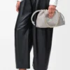 Bolso Flamenco mediano en piel de cordero napa suave gris concha Bolso Flamenco mediano en piel de cordero napa suave gris concha
