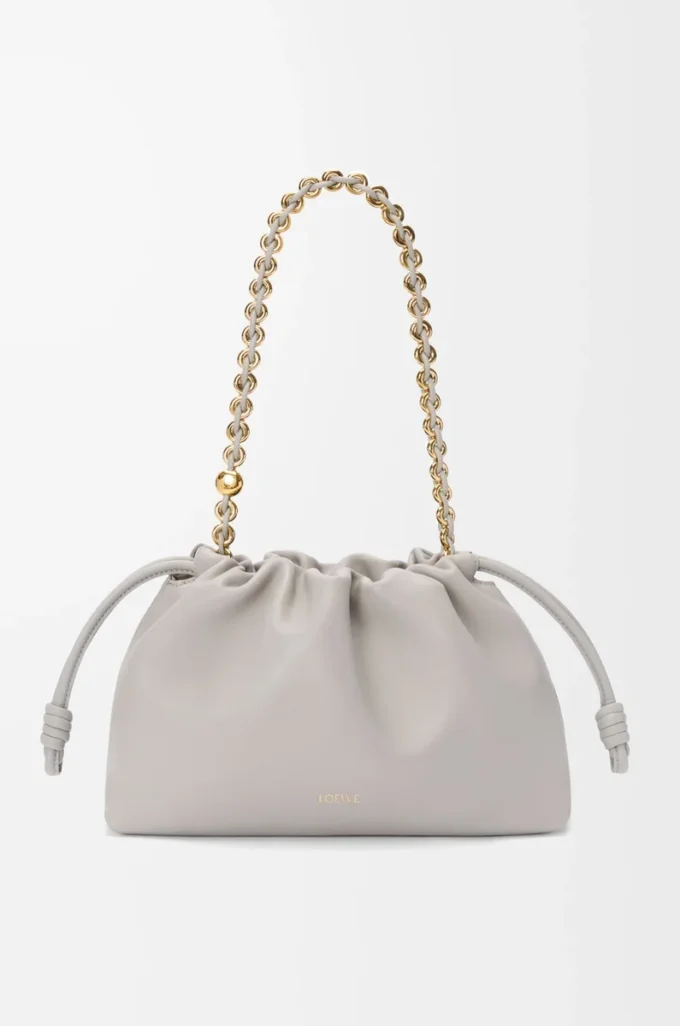 Bolso Flamenco mediano en piel de cordero napa suave gris concha Bolso Flamenco mediano en piel de cordero napa suave gris concha