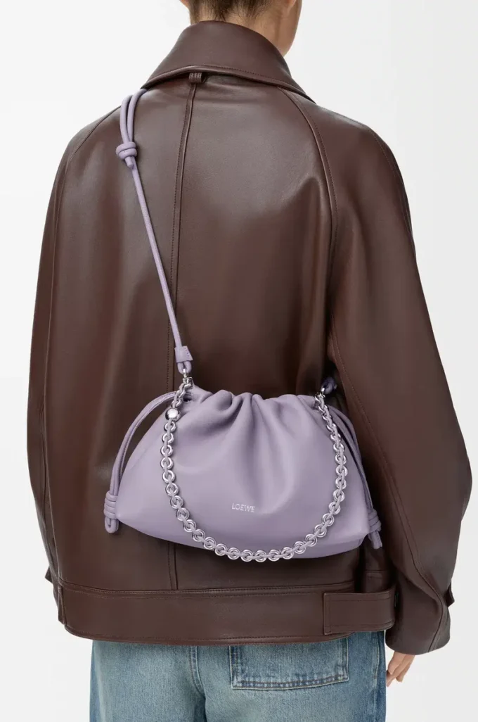 Bolso Flamenco mediano en piel de cordero napa suave Malva sucia
