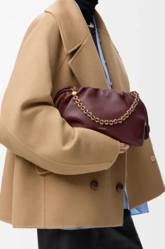 Bolso Flamenco mediano en suave piel de cordero napa Burdeos oscuro